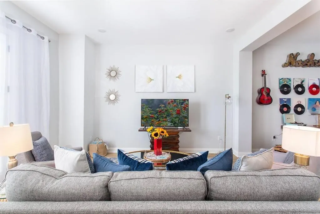All Rooms With En-Suite Bath, Tv & Blackout Shades Нэшвилл США